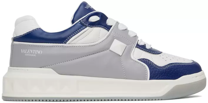 Бело-синие кроссовки с заклепками Valentino Garavani