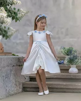 Белое атласное платье Daphne с синей вышивкой Petite Maison Kids, белый