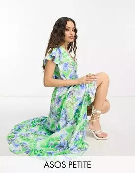 Белое атласное платье макси с запахом и оборками ASOS DESIGN Petite с цветочным принтом