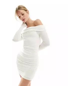 Белое мини-платье со сборками и складчатым вырезом Bershka