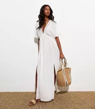 Белое платье-миди с V-образным вырезом и кружевной отделкой, с короткими рукавами New Look, белый