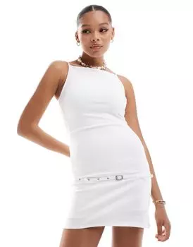 Белое платье мини с заниженной талией и поясом Pull&Bear