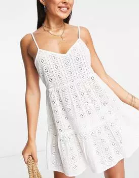 Белое ярусное пляжное платье мини с вышивкой Topshop