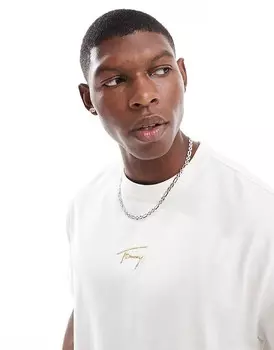 Белоснежная футболка с золотым центральным логотипом Tommy Jeans