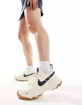 Белоснежные кроссовки Nike TC 7900