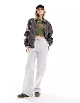 Белые элегантные брюки без застежек Reclaimed Vintage в тонкую полоску