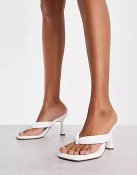 Белые босоножки на каблуке с петлей для носка ASOS Halle