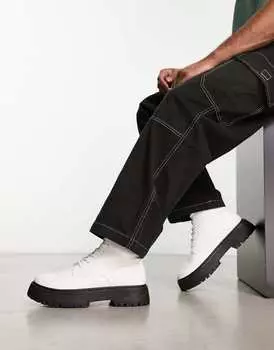 Белые ботинки из искусственной кожи на шнуровке ASOS DESIGN с массивной контрастной подошвой