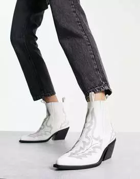 Белые ботинки в стиле вестерн с контрастной строчкой ASOS Roxanne