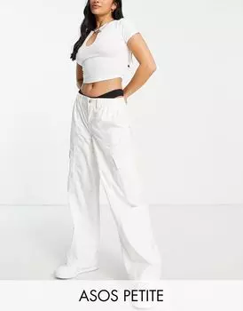 Белые брюки в стиле милитари с низкой посадкой ASOS DESIGN Petite в стиле 00-х