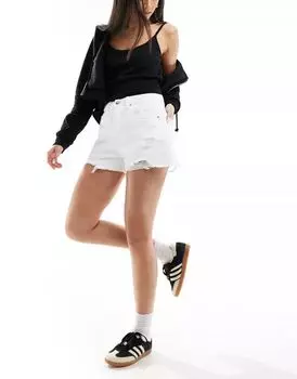 Белые джинсовые шорты Stradivarius с декоративными разрывами