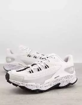Белые и черные кроссовки The North Face VECTIV Taraval