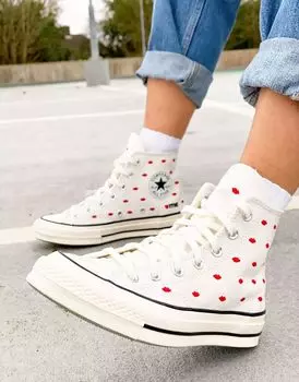 Белые кеды Converse Chuck 70 Hi с вышивкой на губах