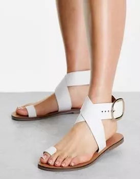 Белые кожаные сандалии на плоской подошве ASOS DESIGN Flyer