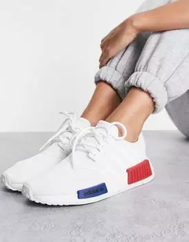Белые кроссовки adidas Originals NMD R1 с красными и синими язычками
