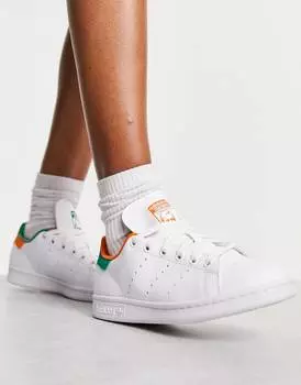 Белые кроссовки adidas Originals Stan Smith с зелеными и оранжевыми деталями
