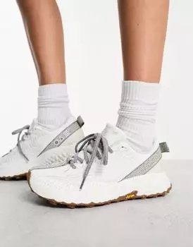 Белые кроссовки New Balance Hierro