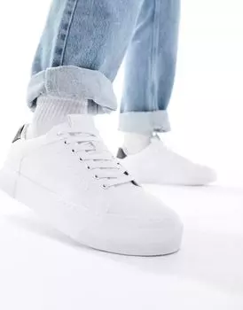 Белые кроссовки Pull&Bear со стежкой и черной язычком на пятке