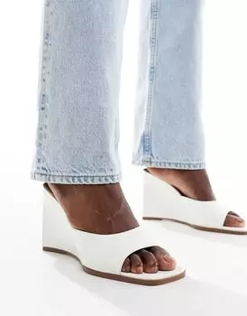 Белые мюли на танкетке French Connection