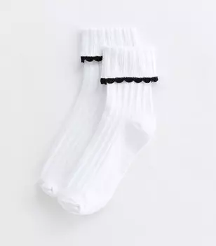 Белые носки из хлопковой вязки с оборками New Look, белый