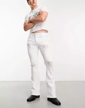 Белые расклешенные джинсы с потертыми рвами ASOS DESIGN
