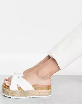 Белые сандалии на плоской платформе и ремешках с завязками ASOS Teegan