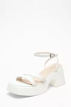 Белые сандалии на толстой платформе из искусственной кожи QUIZ Clothing