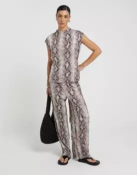 Белые широкие брюки со змеиным принтом River Island