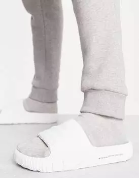 Белые шлепанцы adidas Originals Adilette 22