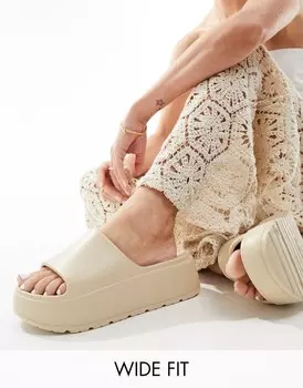 Белые шлепанцы на плоской платформе с ребристыми краями ASOS DESIGN Wide Fit Freedom