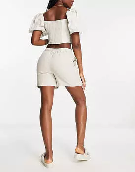 Белые шорты из смесового льна со складками Vero Moda