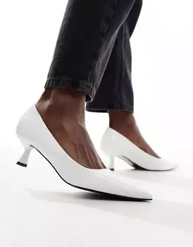 Белые туфли на низком каблуке ASOS Street