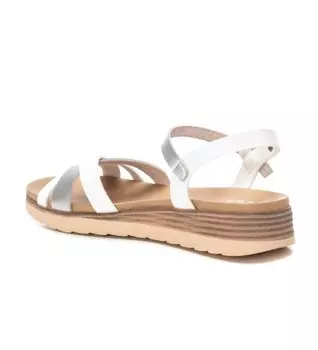 Белые женские босоножки на низкой танкетке с ремешками Xti, белый