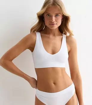 Белый бесшовный бюстгальтер без косточек с глубоким вырезом и высоким верхом New Look, белый