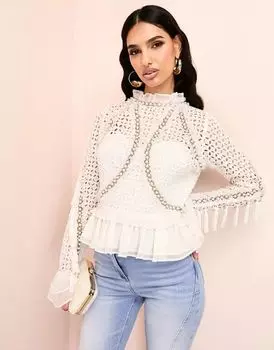 Белый хлопковый топ ASOS с баской из органзы по низу, вышивкой на люверсах и объемным цветочным орнаментом