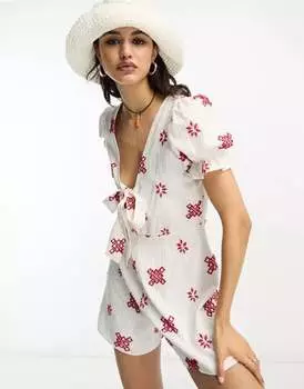 Белый комбинезон с открытой спиной и завязками спереди Reclaimed Vintage, с английской вышивкой