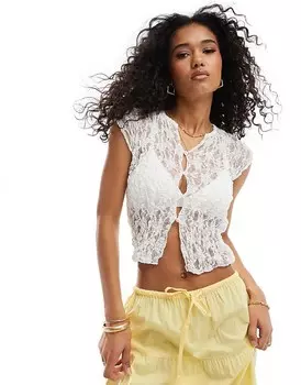 Белый кружевной топ с пуговицей Pull&Bear