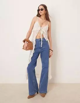 Белый прозрачный топ на бретельках ASOS DESIGN с удлиненным разрезом спереди и кружевной оборкой