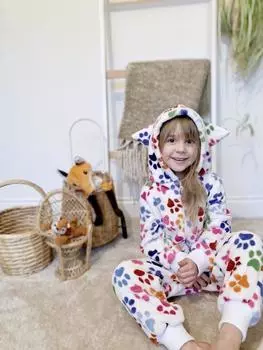 Белый супермягкий флисовый комбинезон с принтом лап Fox In A Box, мультиколор