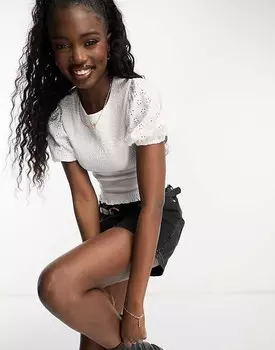 Белый топ ASOS DESIGN – с пышными рукавами и вышивкой на люверсах