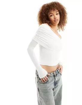 Белый топ с манжетами Bershka