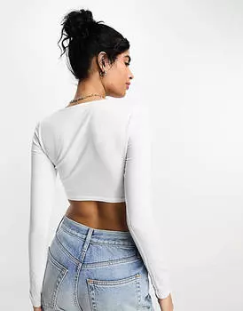 Белый укороченный топ с длинными рукавами и закрученными деталями ASOS DESIGN