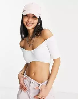 Белый укороченный топ с открытыми плечами и фигурным краем в рубчик ASOS DESIGN
