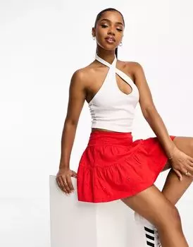 Белый укороченный топ с воротником-бретелькой New Look