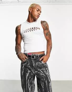 Белый укороченный жилет с вырезом на груди ASOS DESIGN