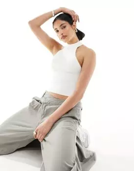 Белый вязаный топ без рукавов с высоким воротником-бретелькой ASOS