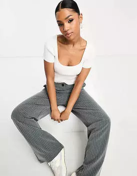 Белый вязаный топ с квадратным вырезом Urban Revivo