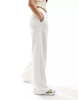 Bershka - Джоггеры белого цвета с широким низом