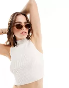 Bershka — Топ без рукавов тонкой вязки цвета экрю с высоким воротником