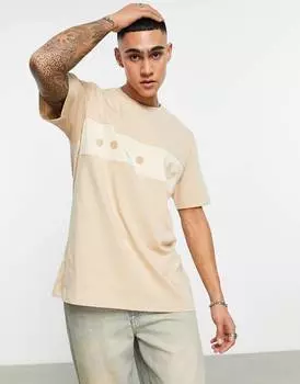 Бежевая футболка adidas Originals city
